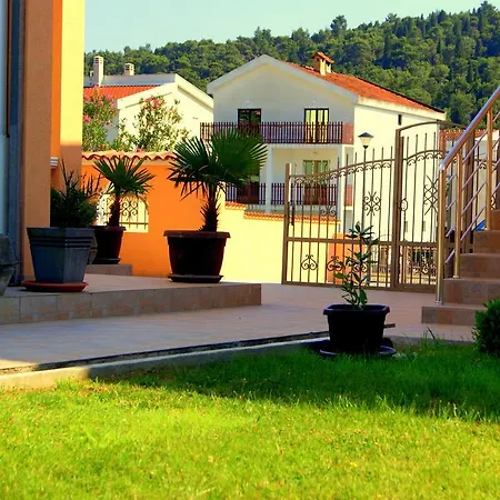 Guesthouse Vila Smilja-2